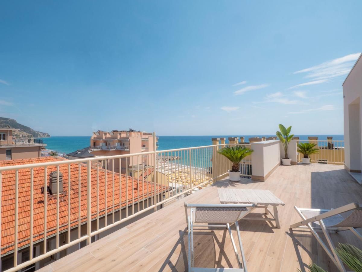 Hotel Continental Pietra Ligure Ngoại thất bức ảnh