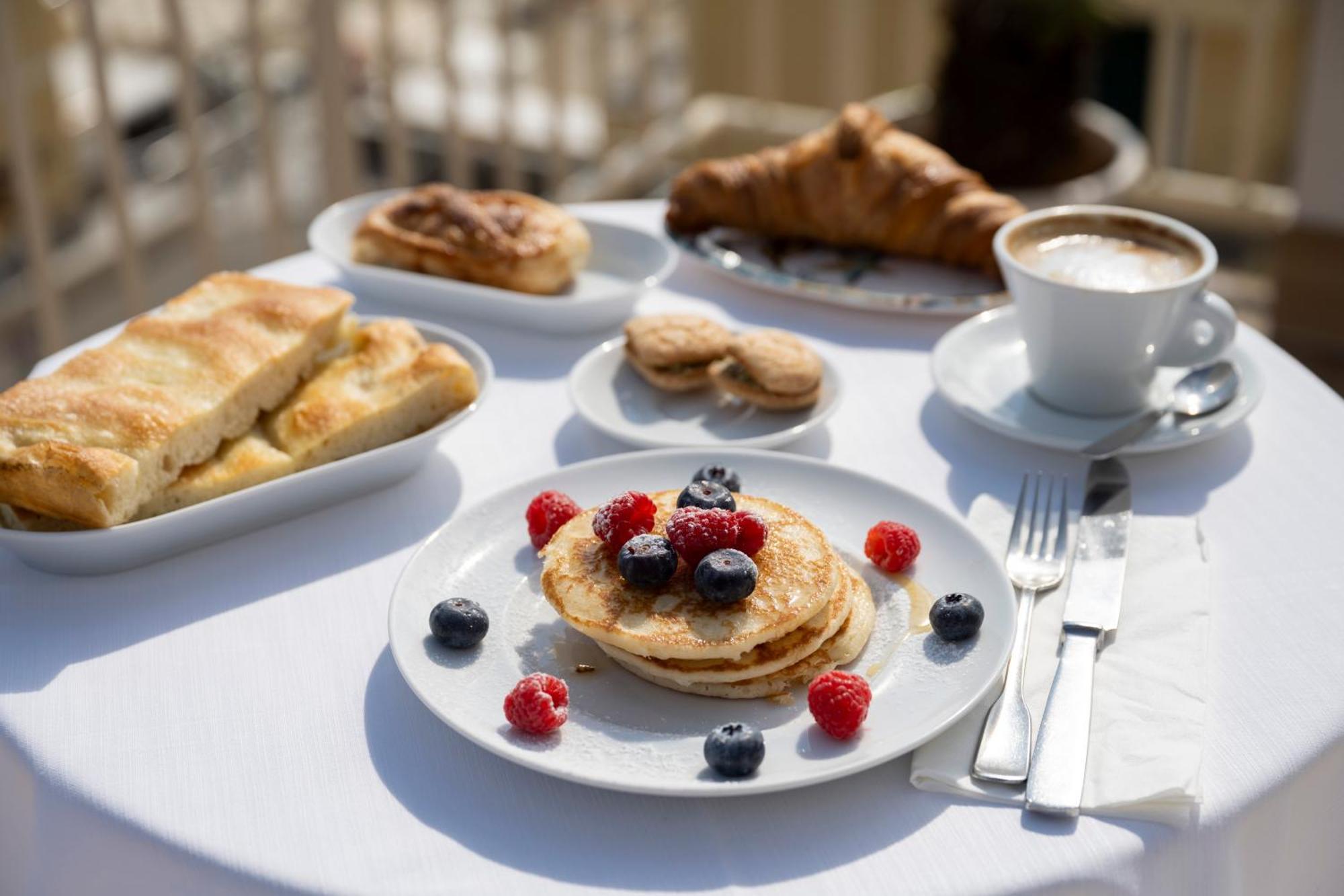 Hotel Continental Pietra Ligure Ngoại thất bức ảnh