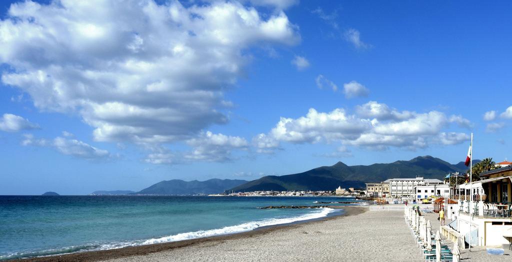 Hotel Continental Pietra Ligure Ngoại thất bức ảnh
