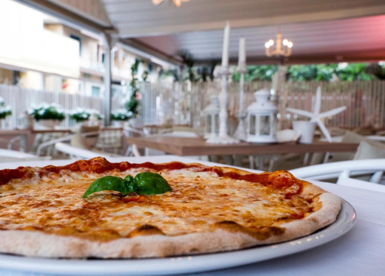 Hotel Continental Pietra Ligure Ngoại thất bức ảnh