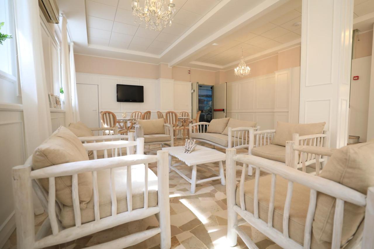 Hotel Continental Pietra Ligure Ngoại thất bức ảnh