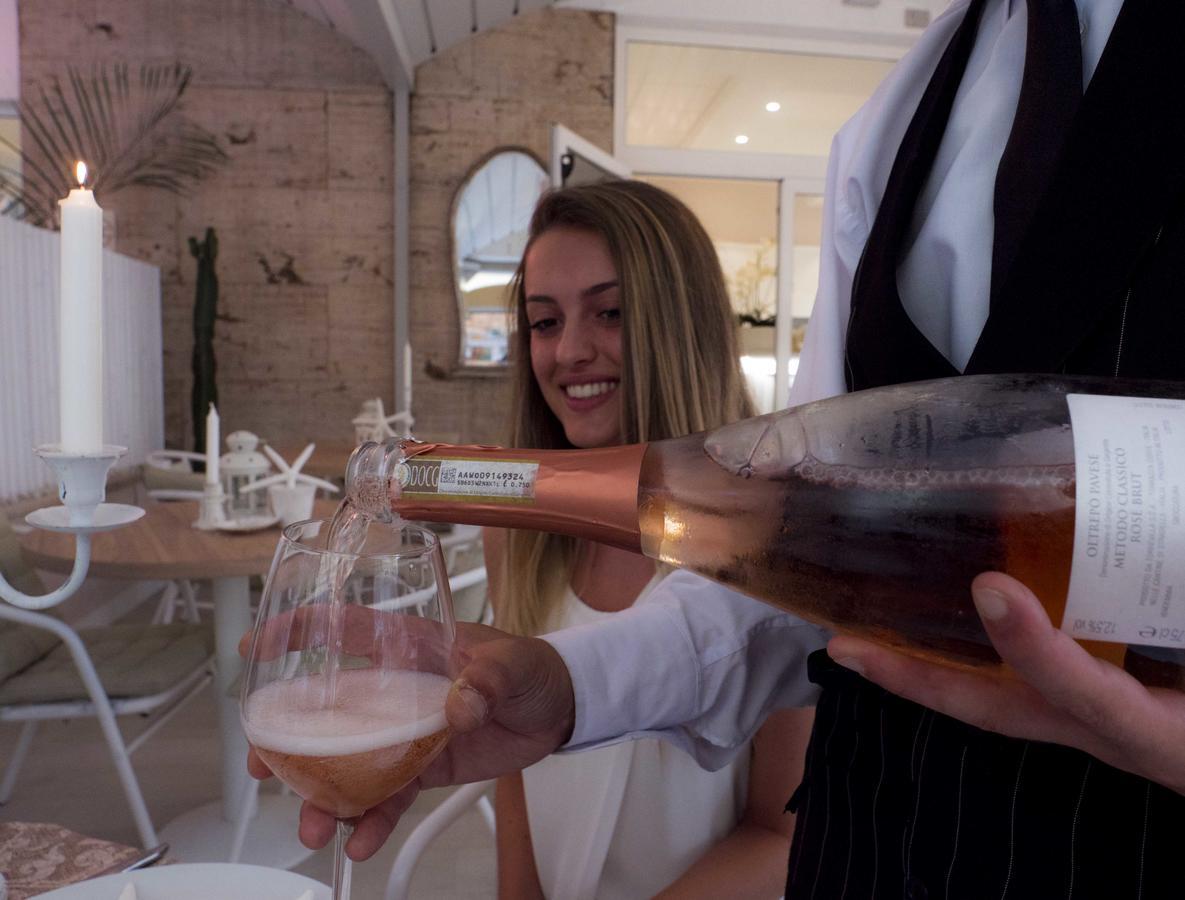 Hotel Continental Pietra Ligure Ngoại thất bức ảnh