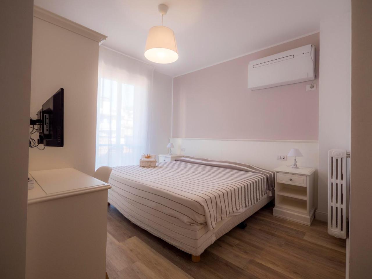 Hotel Continental Pietra Ligure Ngoại thất bức ảnh
