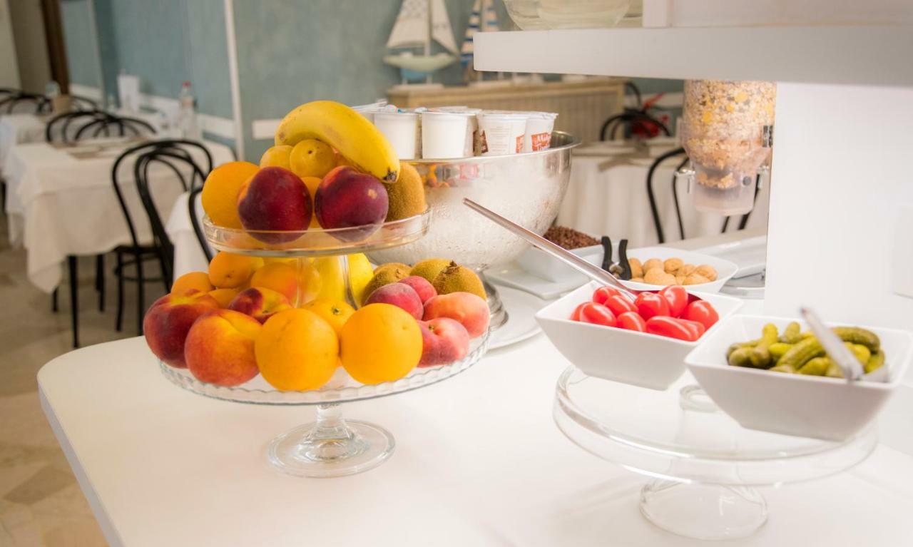 Hotel Continental Pietra Ligure Ngoại thất bức ảnh