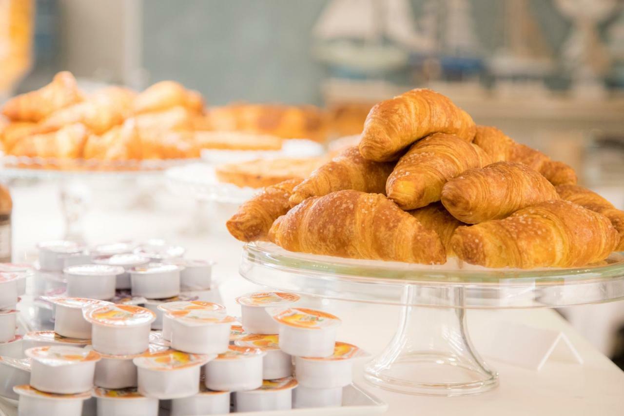 Hotel Continental Pietra Ligure Ngoại thất bức ảnh