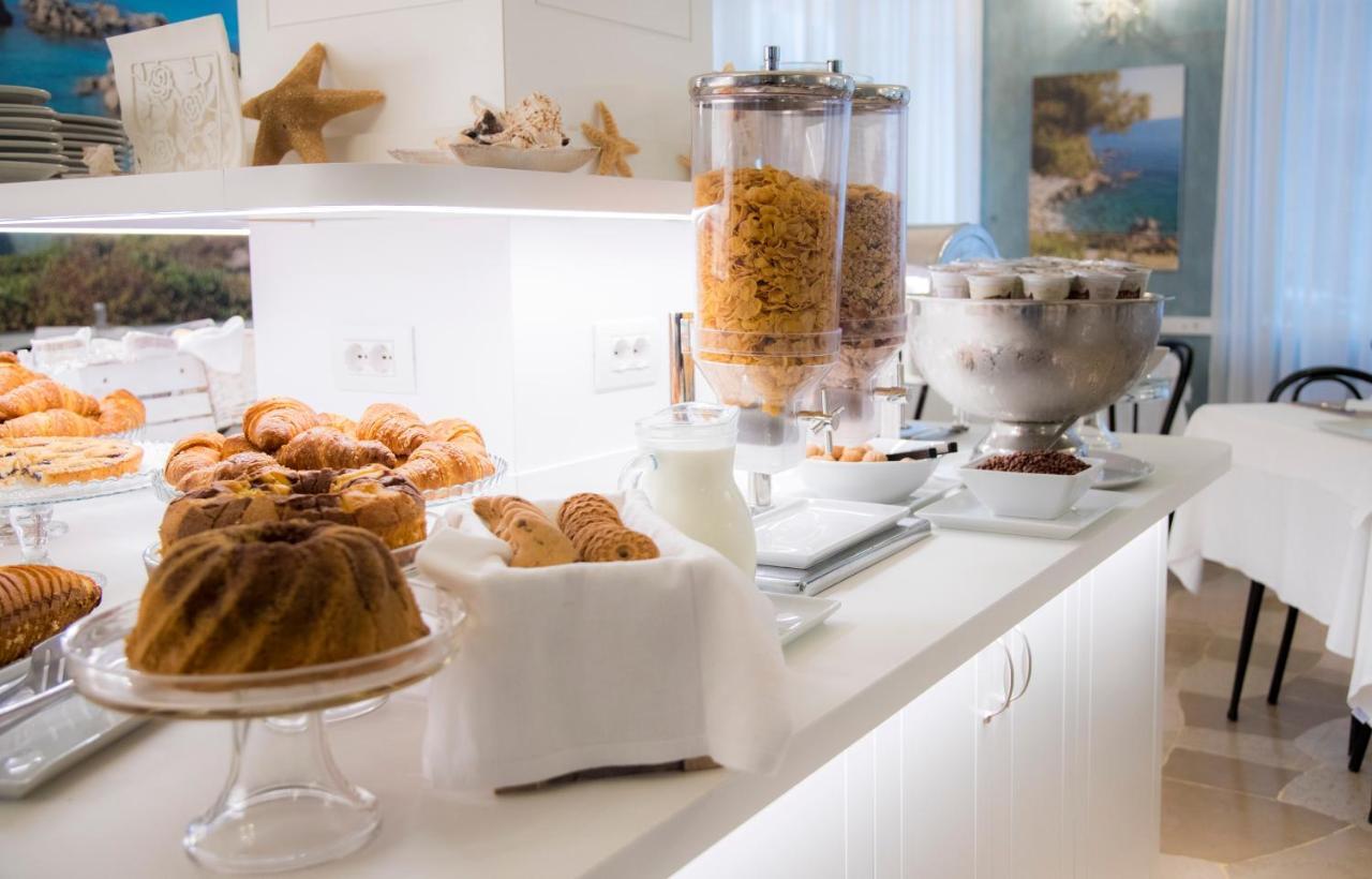 Hotel Continental Pietra Ligure Ngoại thất bức ảnh