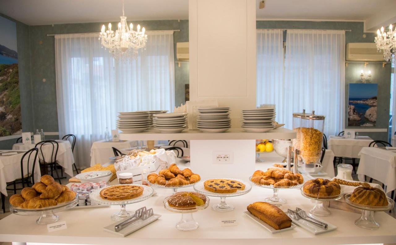 Hotel Continental Pietra Ligure Ngoại thất bức ảnh